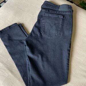 Women’s Levi’s black 711 skinny jeans